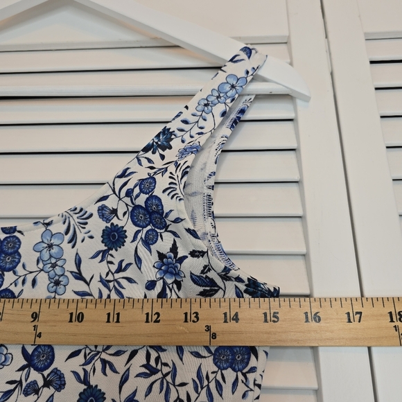 H&M Blue Floral Sleeveless Skater Jersey Dress Women's Sz 8‎ Low Back ResortWear - Picture 7 of 9
